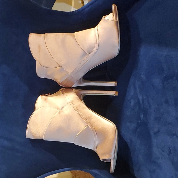 Shoe Dazzle Satin Heels - Picture 9 of 10